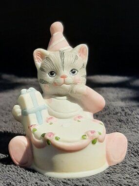 Vtg Schmid/Slackman Kitty Cucumber, Porcelain Figurine "Birthday Cat" Dated 1989